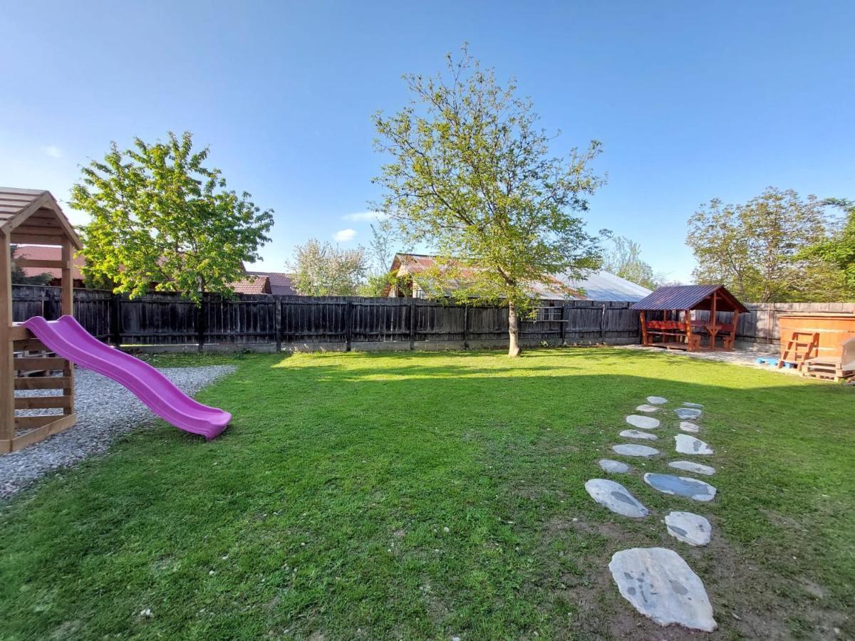 Casuta De Sub Munte Cartisoara Villa ภายนอก รูปภาพ